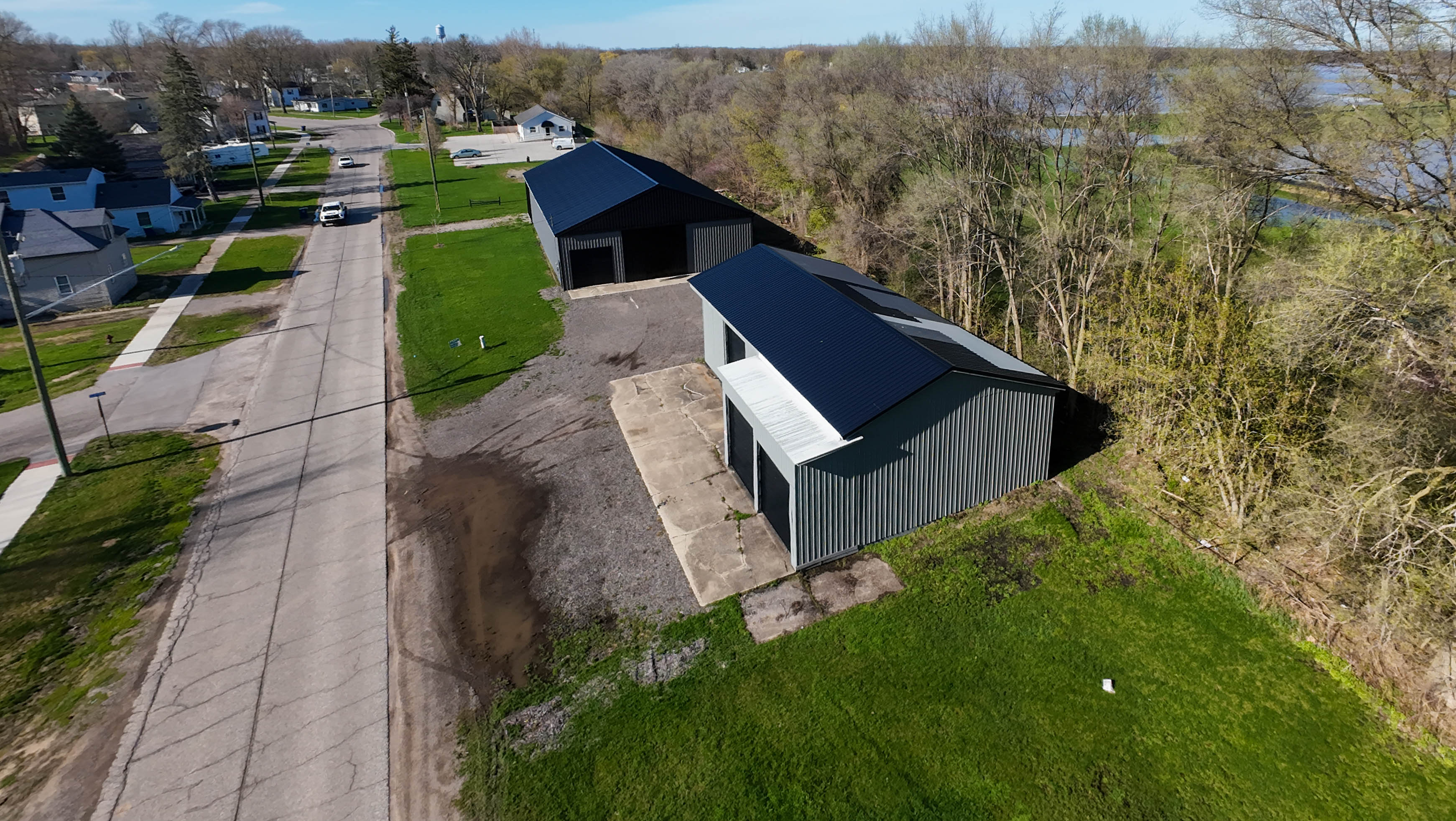 653 Chesaning St. — image 2