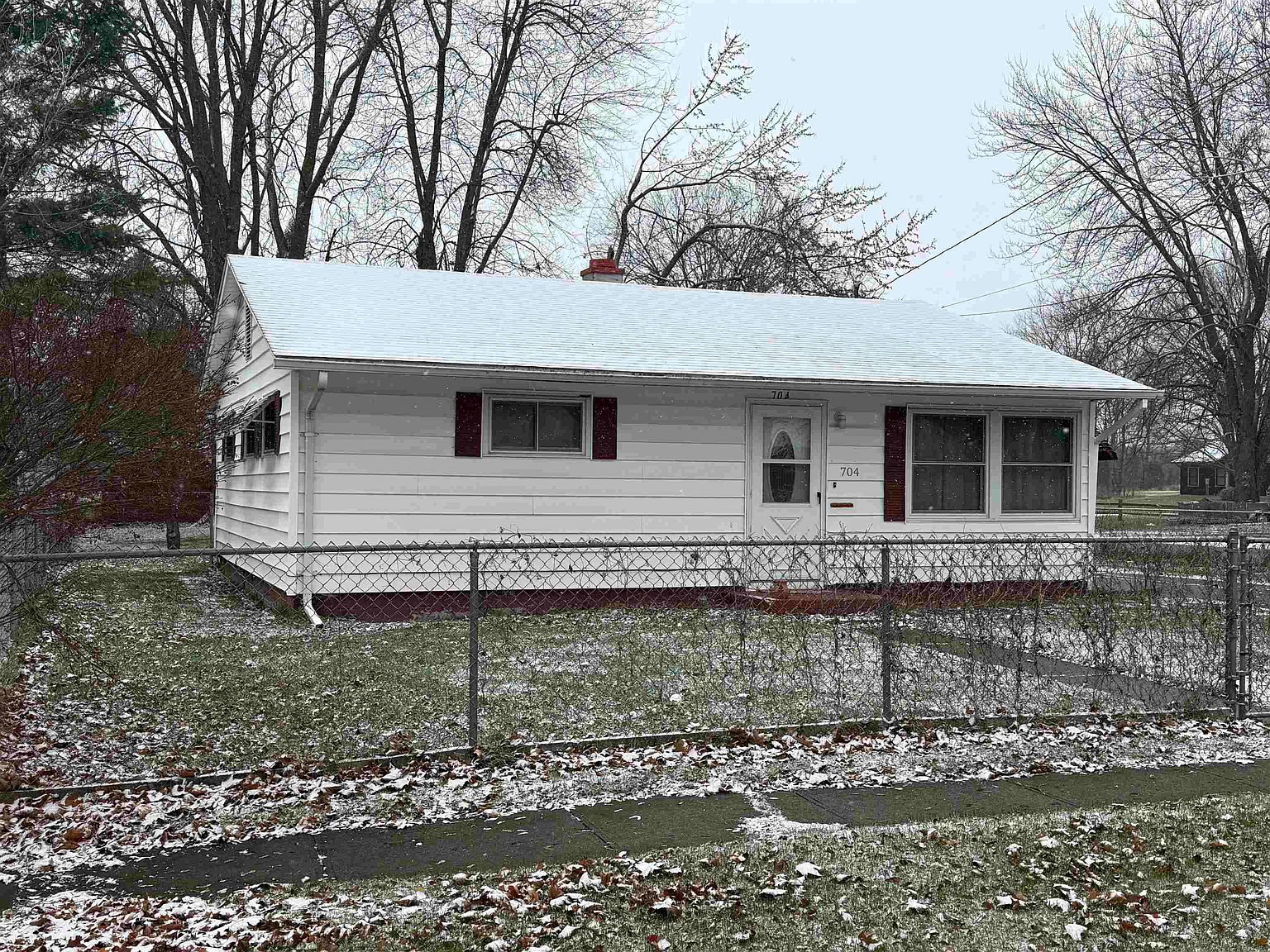 704 Isham St — image 2